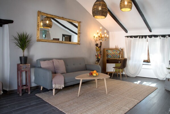 Exclusive Suite, 2 Bedrooms, Fireplace | In-room safe, individually decorated, individually furnished - Hotel Rancho Los Lobos (Jimena de la Frontera)