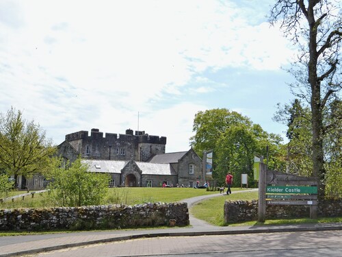 2 bedroom accommodation in Hexham