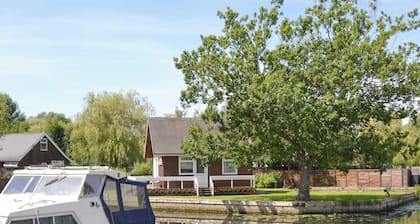 2 bedroom accommodation in Horning
