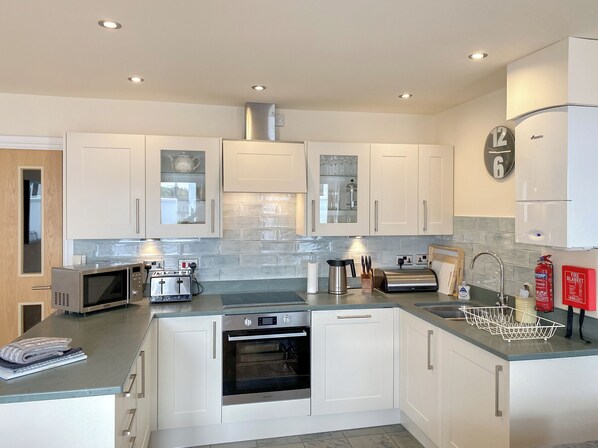 Lava-louças, talheres/pratos/utensílios de cozinha