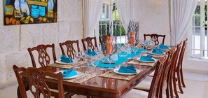 Placa de cocina, lavavajillas, utensilios de cocina