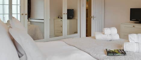 2 عدّة غرف نوم وواي فاي مجانًا وملاءات أسرّة