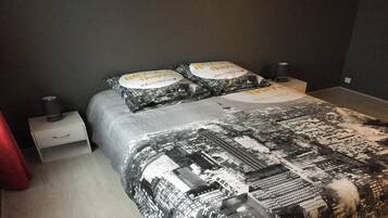 2 bedrooms, iron/ironing board, WiFi, bed sheets