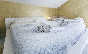 2 chambres, fer et planche à repasser, Wi-Fi gratuit, draps fournis