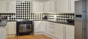 4 bedroom accommodation in Standon