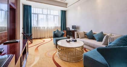 Hualong Hotel
