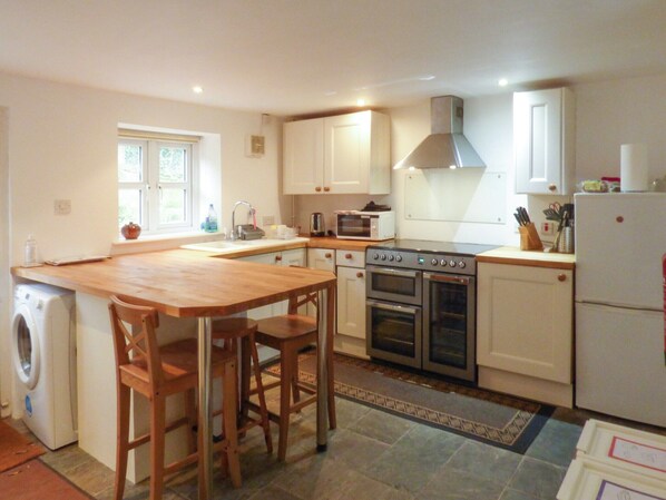 Dishwasher, cookware/dishes/utensils - 2 bedroom accommodation in Penallt, Monmouthshire (Penallt, Monmouthshire)