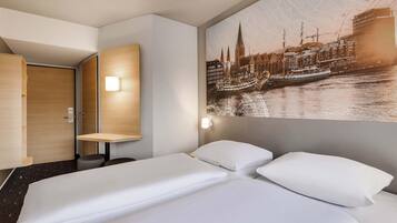 Twin Room | Desk, blackout drapes, soundproofing, WiFi (free)