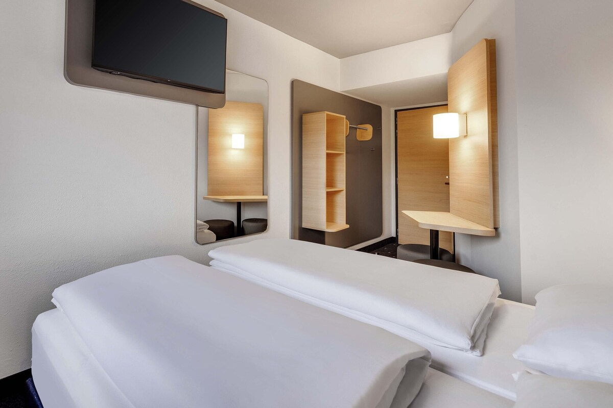 Bureau, rideaux occultants, chambres insonorisées, Wi-Fi gratuit
