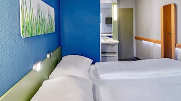 Escritorio, cortinas blackout, sistema de insonorización y wifi gratis