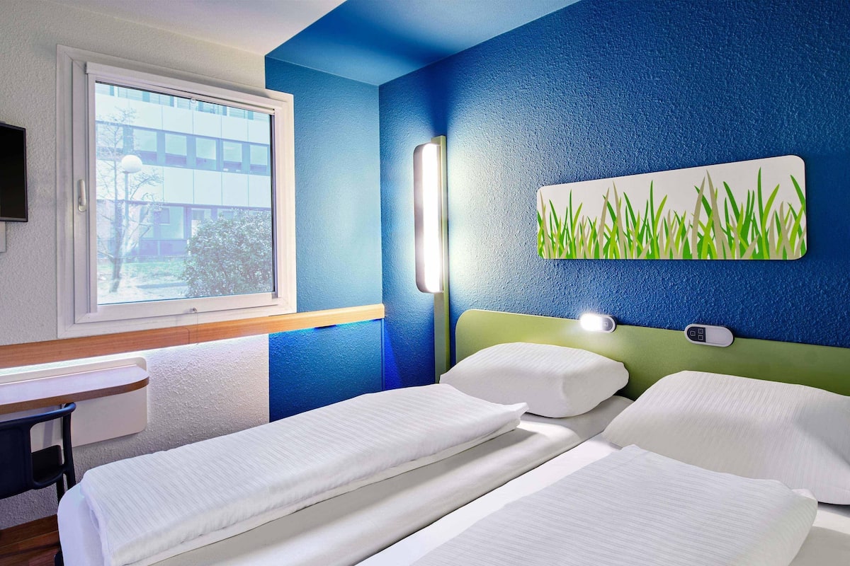 Twin Room | Desk, blackout curtains, soundproofing, free WiFi