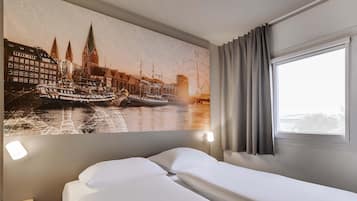 Double Room | Desk, blackout drapes, soundproofing, WiFi (free)