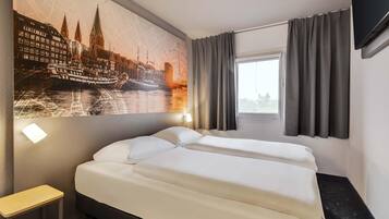 Schreibtisch, Verdunkelungsvorhänge, schallisolierte Zimmer