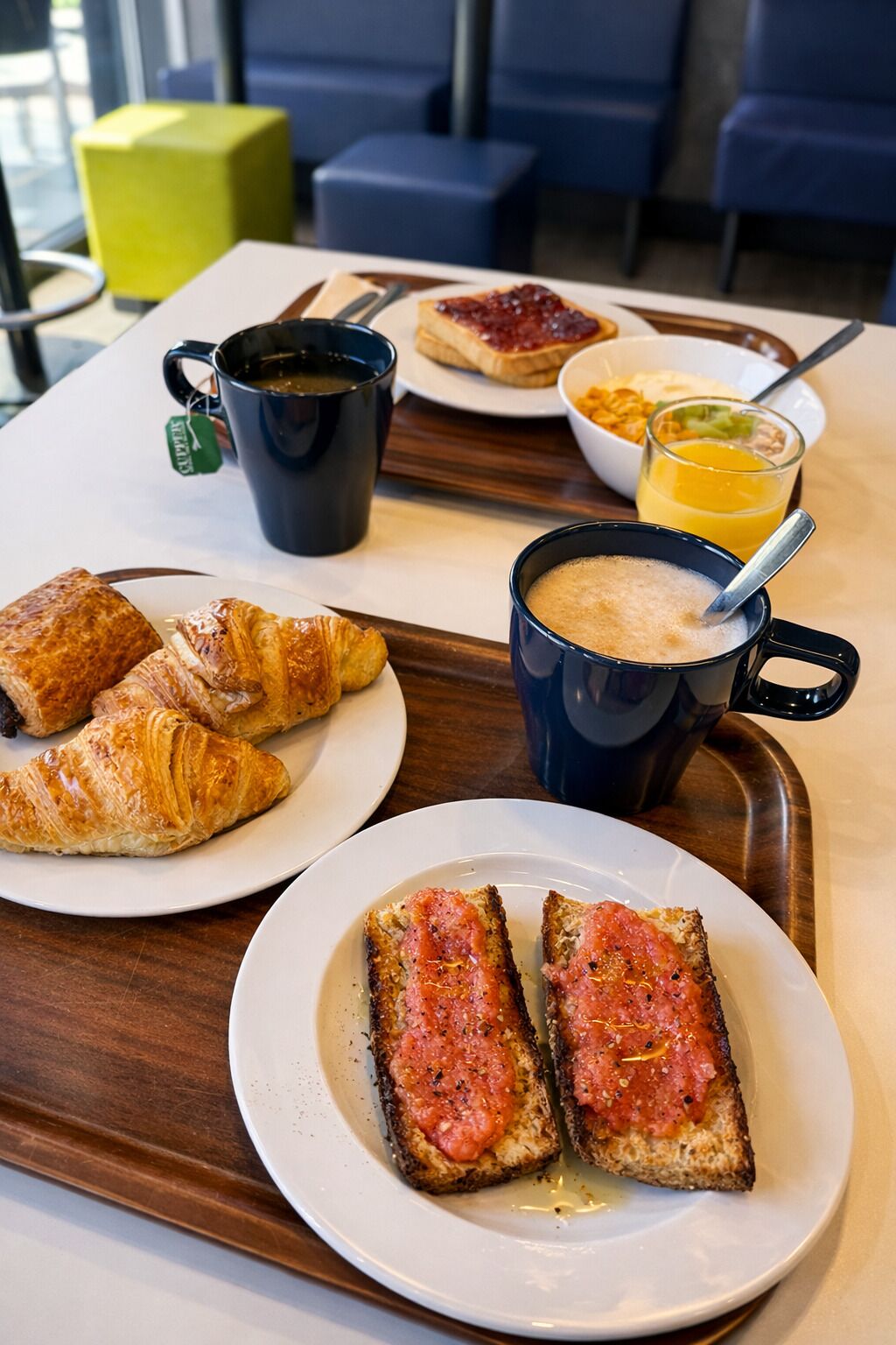 Desayuno buffet diario (EUR 7.5 por persona)