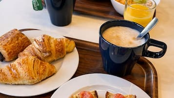 Daily buffet breakfast (EUR 7.5 per person)