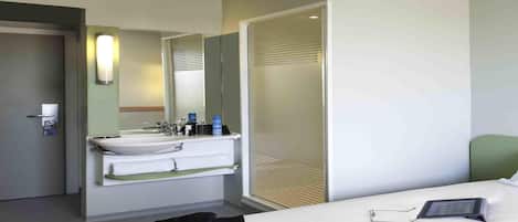 Basic Room, 2 Single Beds | Soundproofing, free WiFi, bed sheets