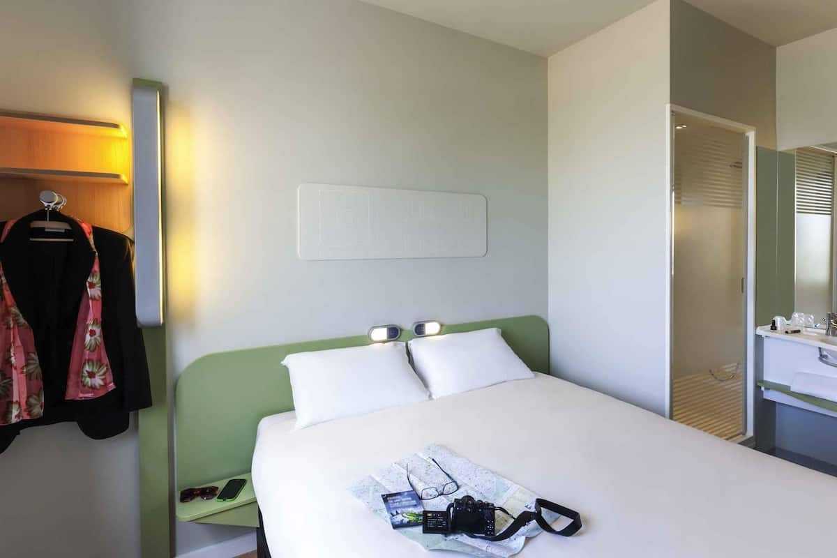 Basic Room, 1 Double Bed | Soundproofing, free WiFi, bed sheets