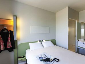 ห้องเบสิก, เตียงใหญ่ 1 เตียง | ห้องเก็บเสียง, Wi-Fi ฟรี, ผ้าปูที่นอน