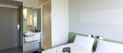 Basic Room, 2 Single Beds | Soundproofing, free WiFi, bed sheets