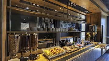 Daily buffet breakfast (EUR 7.5 per person)