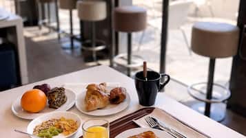 Daily buffet breakfast for a fee