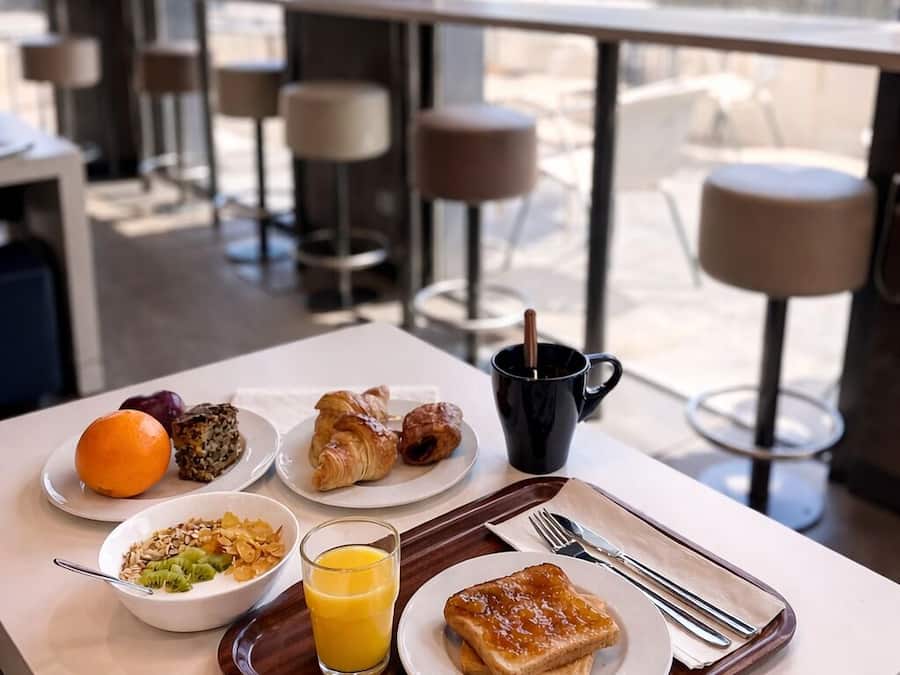 Se ofrece un desayuno bufé todos los días (por un coste adicional)