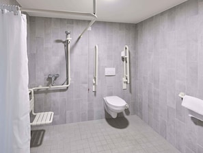 Shower, towels, soap, shampoo - B&B HOTEL Köln-Marsdorf (Cologne)