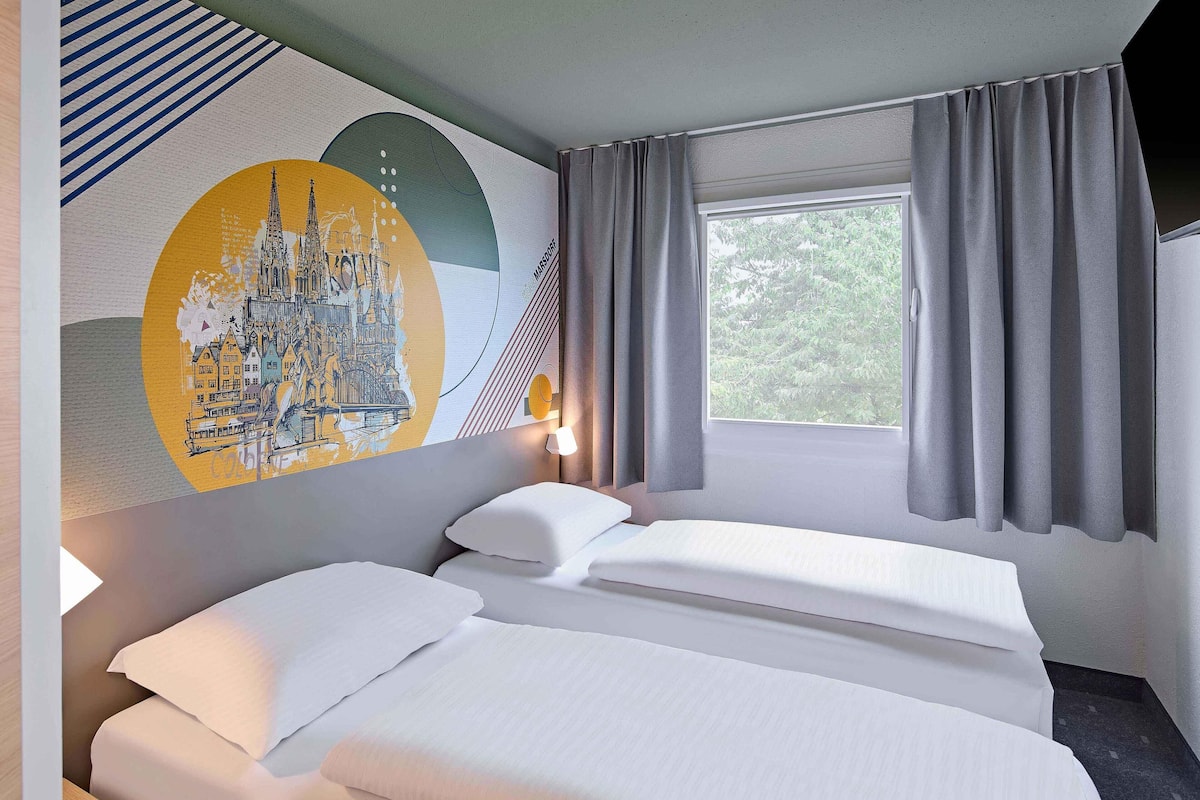 Kahden hengen huone (kaksi sänkyä) | Työpöytä, pimennysverhot, äänieristys, ilmainen Wi-Fi