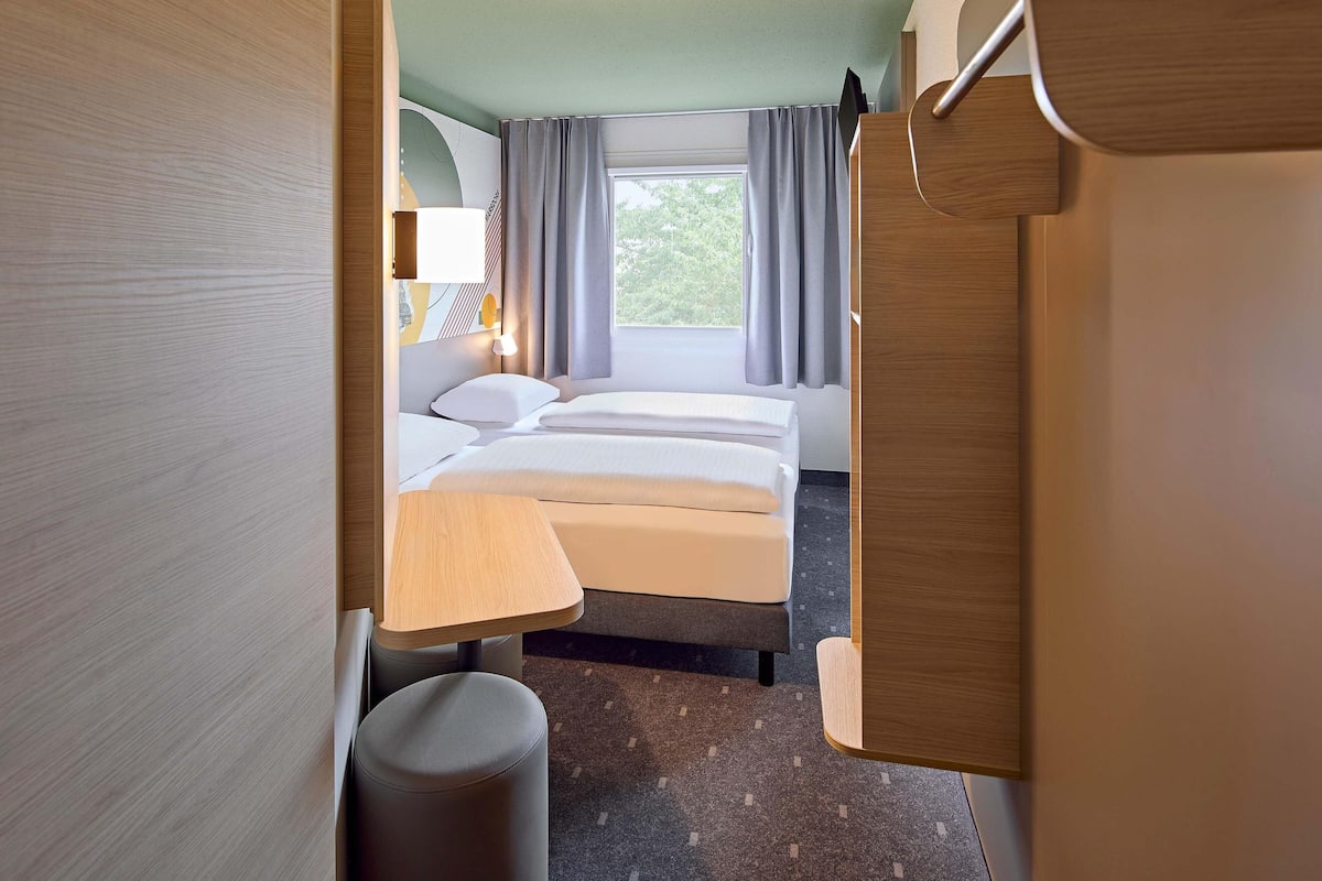 Twin Room | Desk, blackout drapes, soundproofing, free WiFi