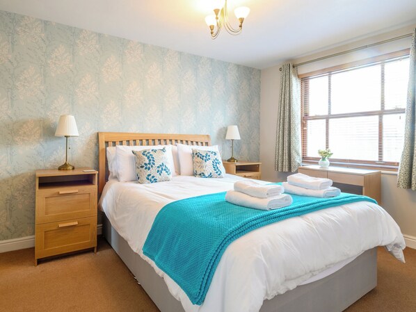 2 عدّة غرف نوم وواي فاي مجانًا وملاءات أسرّة