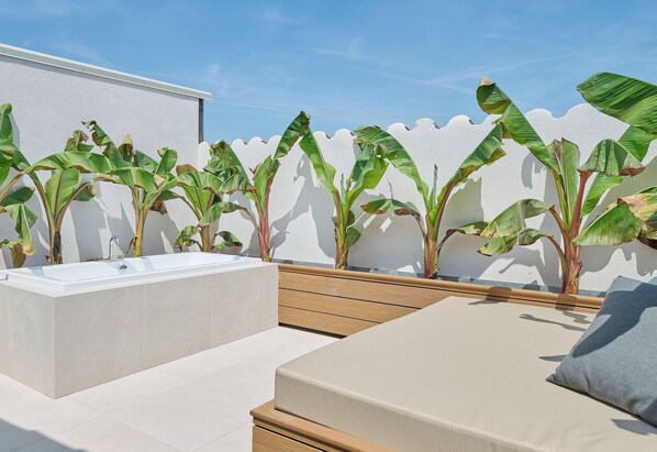 Premium Double Room | Terrace/patio - Ceferino Hotel (Vilanova I la Geltru)