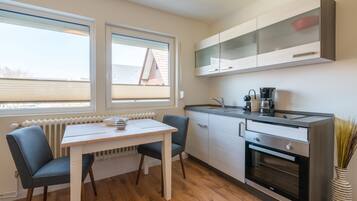 Studio (Apartment) | Dapur pribadi | Lemari es, oven, kompor, dan mesin espresso