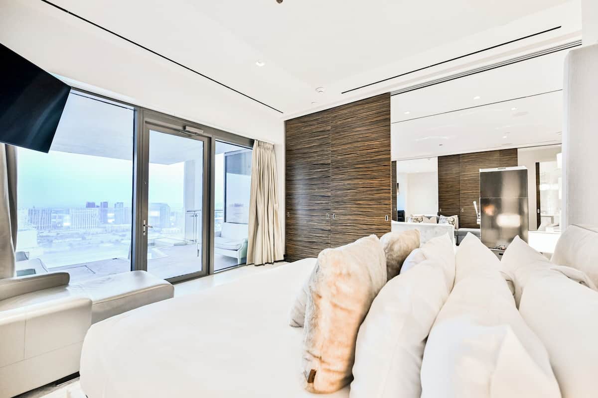 2 bedrooms, Egyptian cotton sheets, premium bedding, down duvets