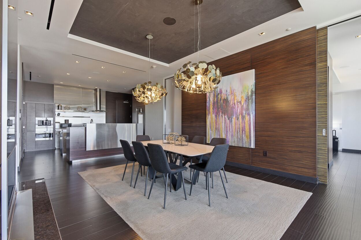 Skyline Penthouse | VIP Strip View Jacuzzi on Balcony! | Sala de jantar