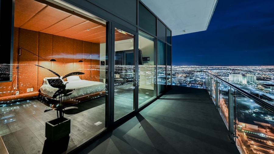 StripViewSuites at Palms Place Penthouses