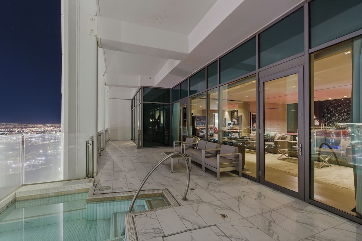 Playboy VIP Penthouse | Jacuzzi on Balcony! | Balcony