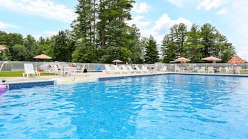 Seasonal outdoor pool, pool umbrellas