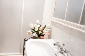 Dusche, Haartrockner, Bidet, Handtücher