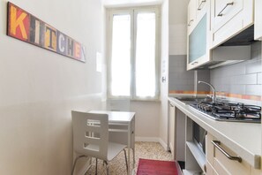Microwave, stovetop, ice maker