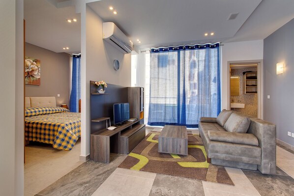 1 bedroom, iron/ironing board - Modern Apt steps to Promenade and Center (Sliema)