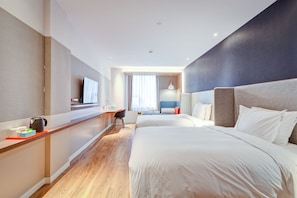 Premium bedding, in-room safe, desk, soundproofing - Holiday Inn Express Xi'An Bell Tower by IHG (Xi'an)