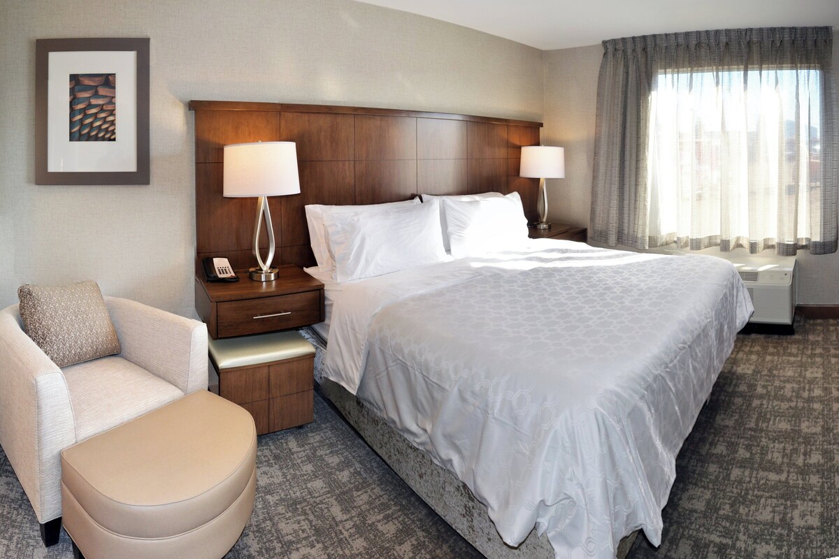 Suite, 1 Bedroom, Kitchen | Desk, WiFi (free), bed sheets