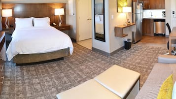 Suite monolocale, 1 letto queen, cucina | 1 camera, una scrivania, Wi-Fi gratuito, lenzuola