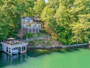 Exterior - Knot Done -Luxurious Lakefront Lodge (Clarkesville)