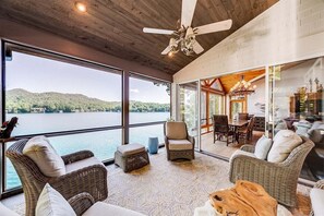 TV, fireplace - Knot Done -Luxurious Lakefront Lodge (Clarkesville)