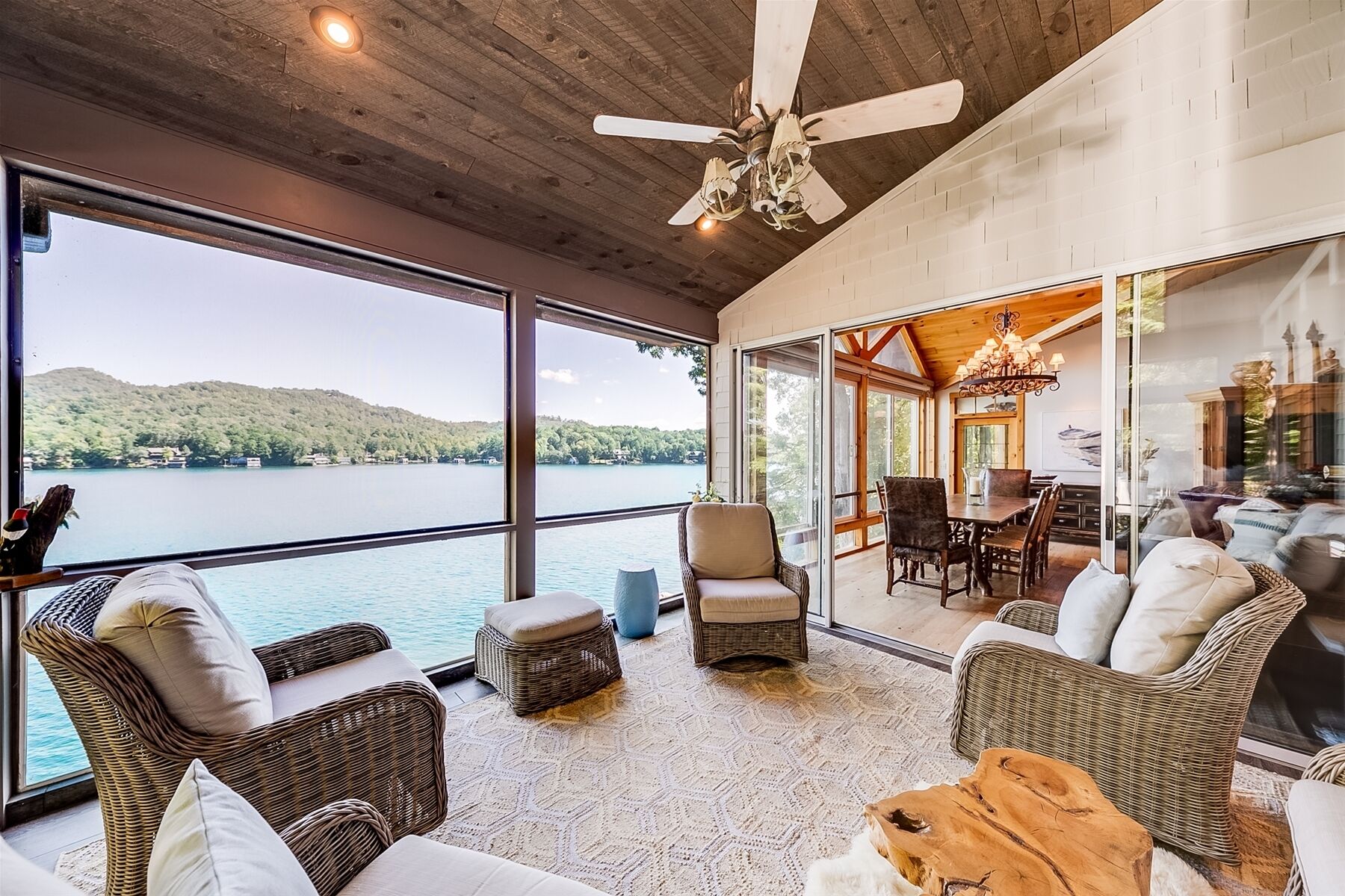 Télévision, cheminée