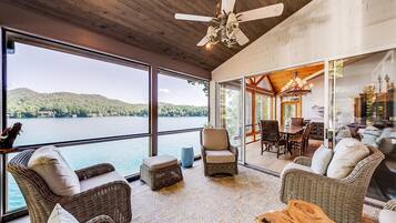 Télévision, cheminée