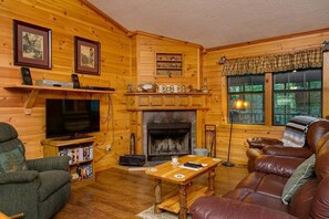 Televisión y chimenea