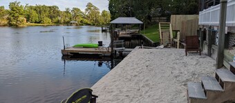 The Grey Goose (Waterfront) Historic New Bern - Private Beach - BRING YOUR BOAT!