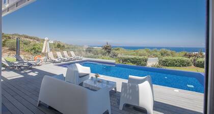 Villa Chloe, Luxury 4BDR Cape Greco Villa, lähellä rantaa, josta on panoraamanäkymät